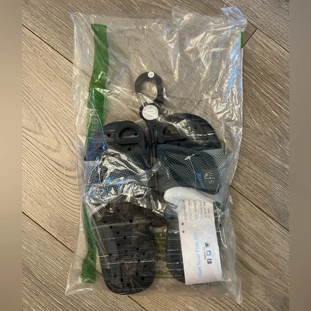 NWT Showaflops Slide Sandals